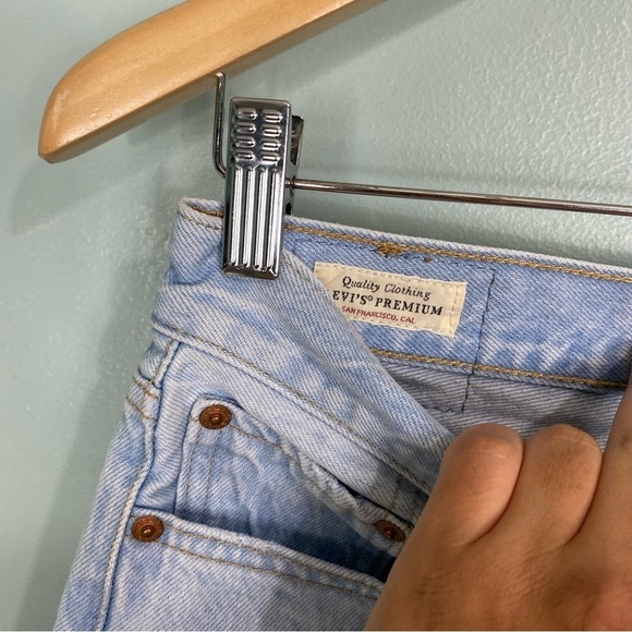 Levi’s‎ Premium Wedgie Short Light Wash Blue Sz 27 - Picture 3 of 5